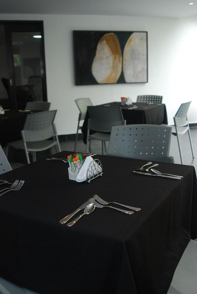 Cyan Suites Poblado By Mde Bnb Medellín Dış mekan fotoğraf